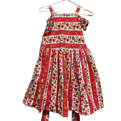 Pretty vintage style girls dress (skirt is fully lined)