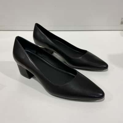 Wittner Womens  Size 38 Black  