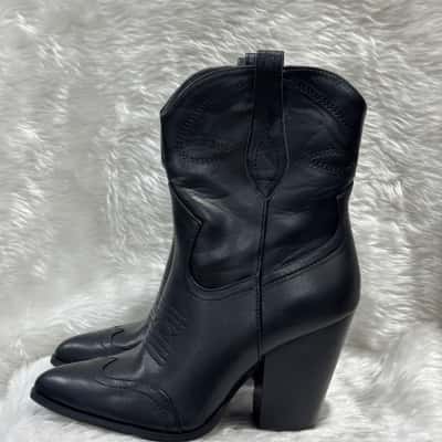 Betts Womens  Size 8 Boots Black  