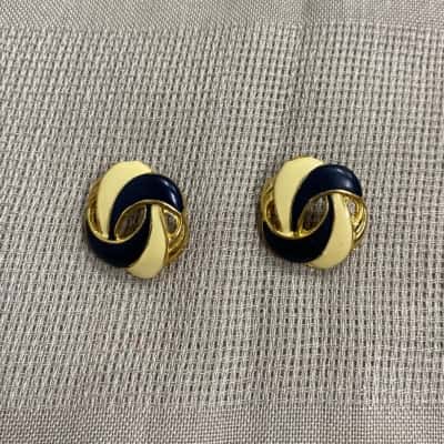  Womens Vintage Gold Tone with Beige and Black Enamel Stud Earrings