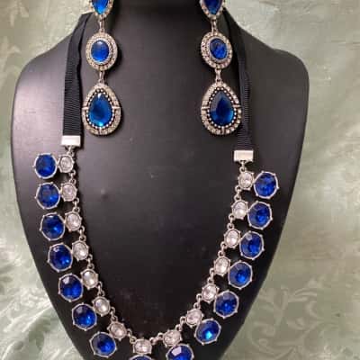 Avon Fashion Womens Earrings / Necklace Blue 