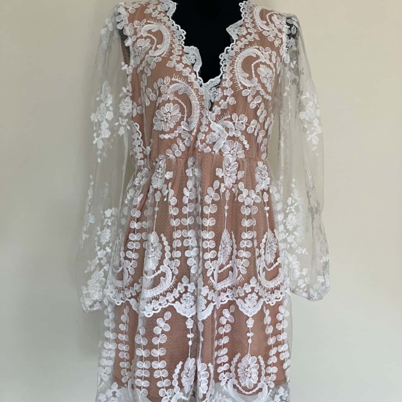 chinese dress ladies Elora White Lace Maxi Dress - US 14