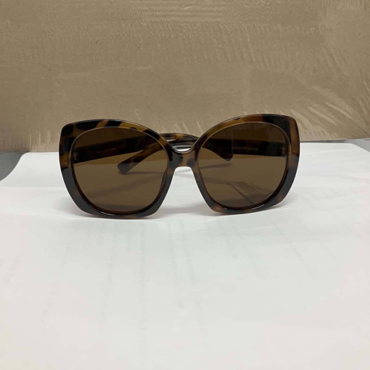 HERE COMES TROUBLE SUNGLASSES MILKY TAN / NATURAL TORT main image 1