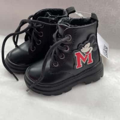  Kids  US Size 4-5 Minnie Mouse boots *NEW WITH TAGS 