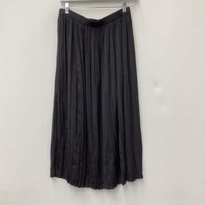 French Connection Womens  Size 10 Pleated Skirt Black  