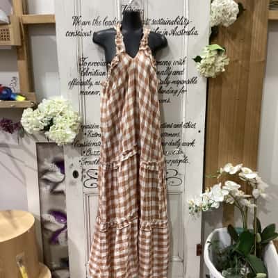 AERE BRAND! NWOT! CROSSOVER NECKLINE RUFFLED STRAP TIERED MAXI DRESS! Womens  Size 10 Maxi Dress / Shoestring Strap Dress / Sleeveless Dress  Brown / Gingham / Pattern / White 