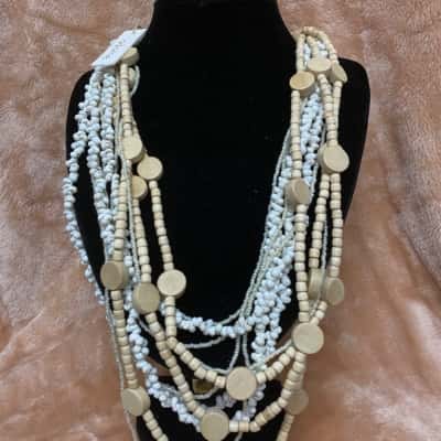 Adorne Womens Shell Necklace Cream / White 