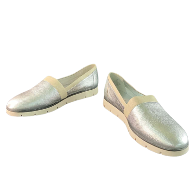Nine West Womens slip on sneaker Size 9 Beige / Silver 