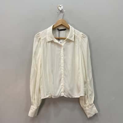 Zara Womens  Size XS Blouse/Sheer Shirt Cream 