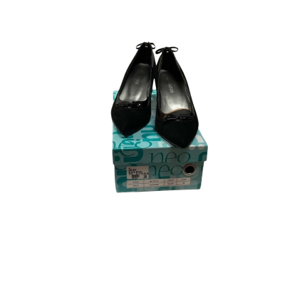  Woman's Mina Martini  Size 38 Heels Black  