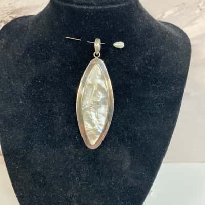 White South Sea Mother of Pearl Pendant 