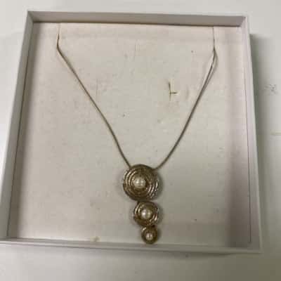 Magnolia Silver Chain + Pendant W/ Pearl Look Stone 10.4g