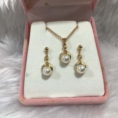  Womens Earrings / Necklace Gold / Other / White 