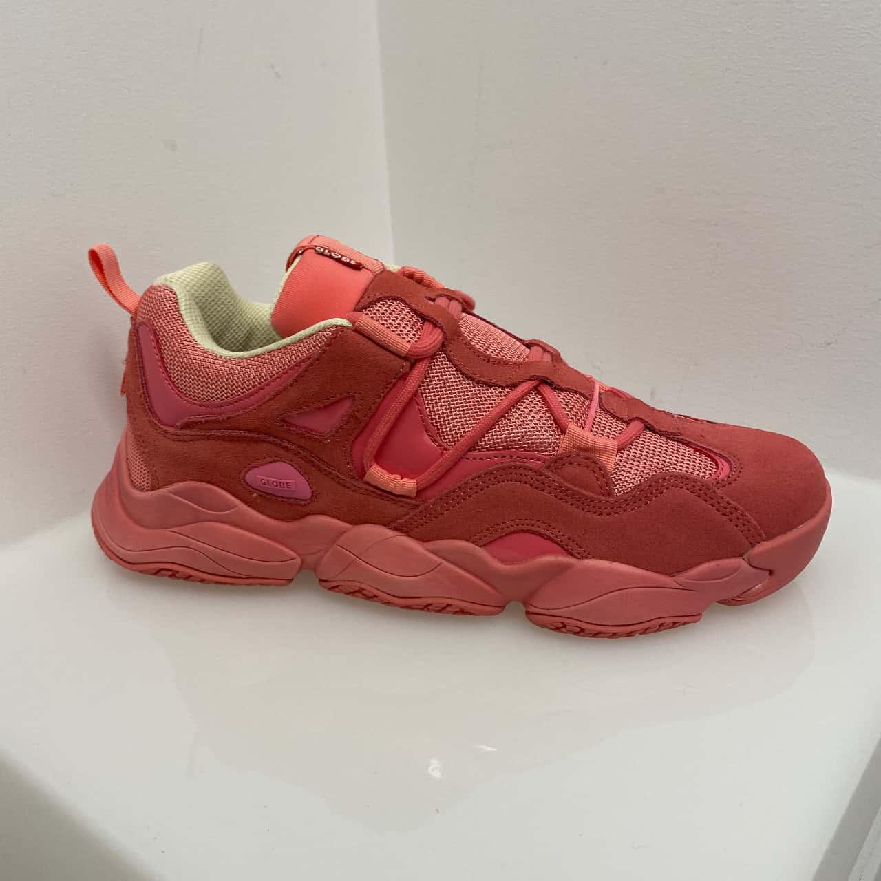 Globe Womens Size US 10 UK 9 Pink shoes