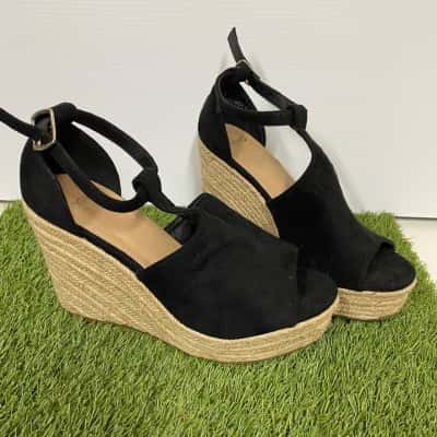 Novo Womens  Size 8 Wedges Black  