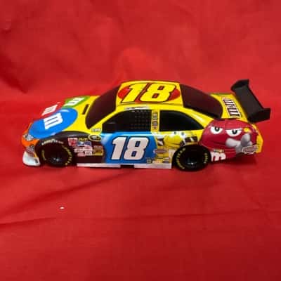 Action Racing Collectables 1:24 Scale Kyle Bush # 18 M&M's 2009 Toyota Camry Diecast Car