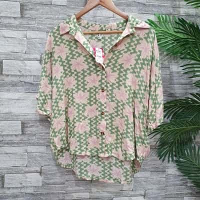 Roxy Womens  Size 6 Button Up Top / Short Sleeve Shirt Floral / Green / Other 