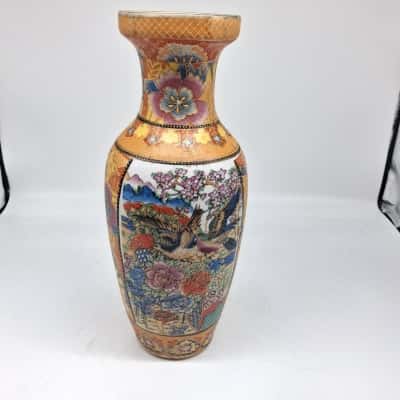 VINTAGE JAPANESE HAND PAINTED GILT SATSUMA VASE 