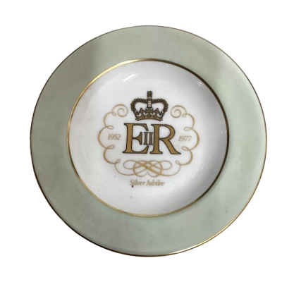 Wedgewood Queen Elizabeth II Royal Silver Jubilee Trinket Dish 