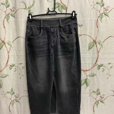 Halara Womens   Size M long Denim Skirt 