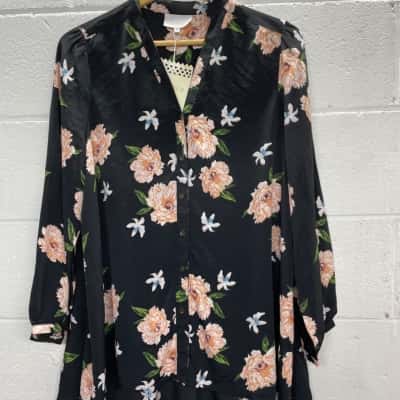 Silence + Noise Womens  Size 8 Button Up Top Black  / Floral 