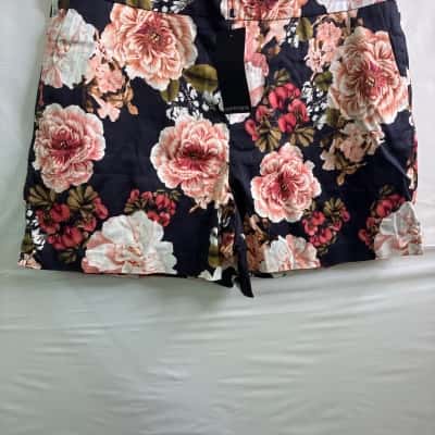 Portmans Womens  Size 14 Shorts Floral / Navy Blue 