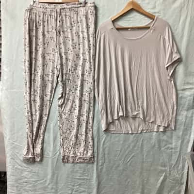  Bendon Womens  Size XL Pyjamas Floral C