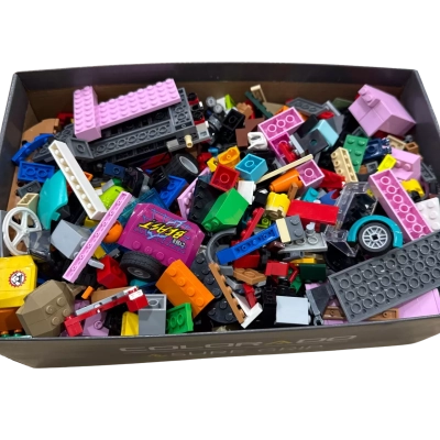 Assorted Lego tub of 2 kilos  of Lego 