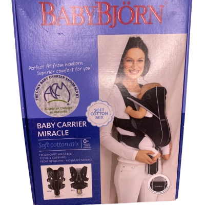 BabyBjörn Baby Carrier Miracle 