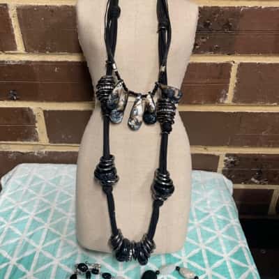 4 Costume Jewellery Pieces Black/White/Silver Womens