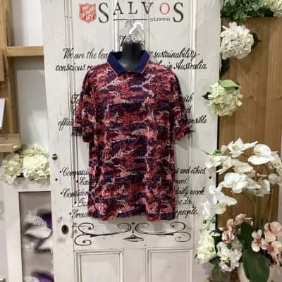 UNDER ARMOUR BRAND! Mens  Size L T-Shirt Navy Blue / Orange / Pattern / Pink! BNWT! PERFECT WORK OUT COLLARD SHIRT! GREAT FOR ANY GOLF DAY OR WORKOUT!