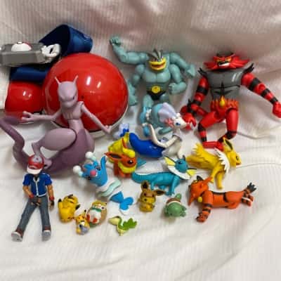 Pokémon Figurines X 16