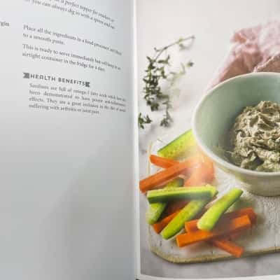 Supercharged Food. Eat yourself Beautiful, Lee Holmes 