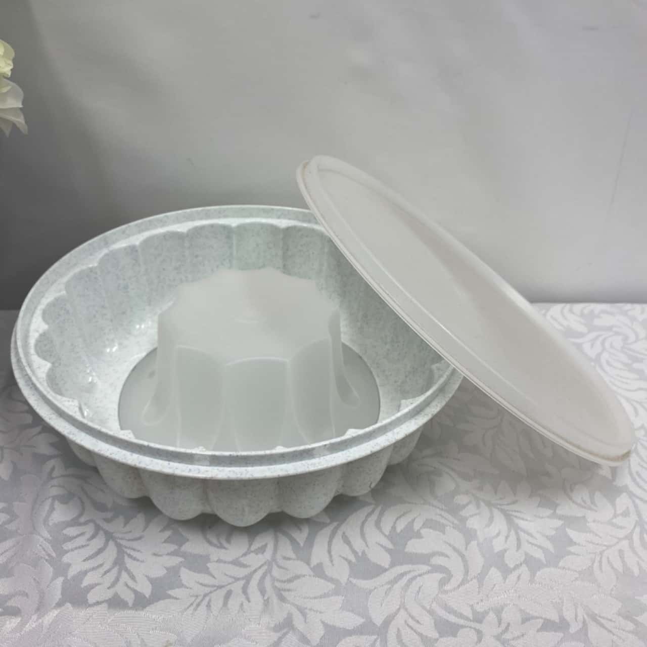 Tupperware JelRing Jello Mold (s)