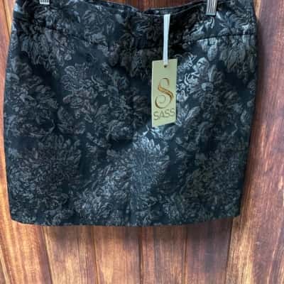 Sass  Size 14 Black  / Silver mini skirt new 