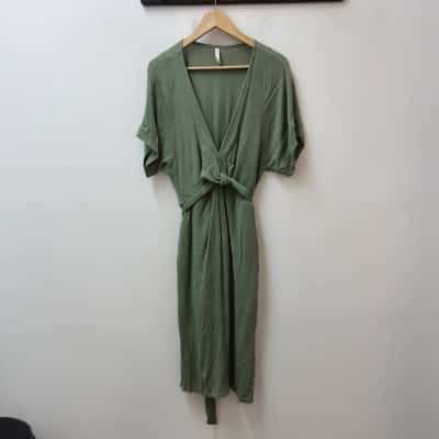  Womens  Size M Olive Hazel & Folk Sage /Olive Green Melody Dress Featuring V-neck,  Dolman Style Sleeves and Soft Elasticated Waist 