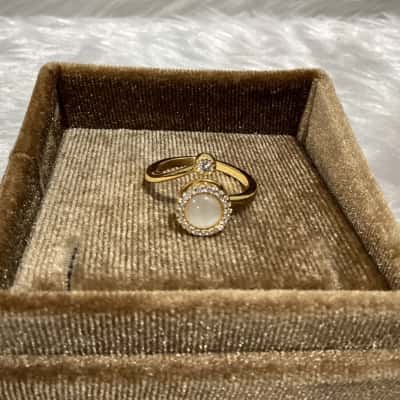  Women's Gold tone Ring 