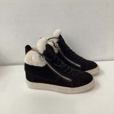 NEW - UGG Zip Sneakers Black - Size UK 8