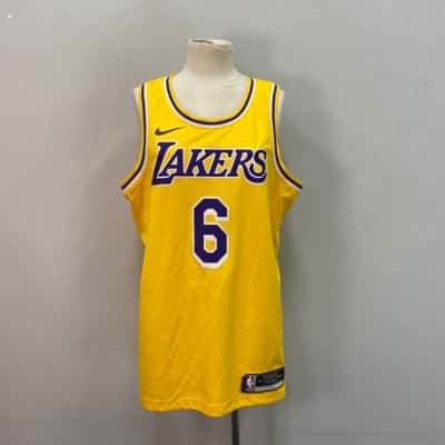 NBA / Nike LA Lakers # 6 Le Bron James.  Men’s  Size L Jersey 