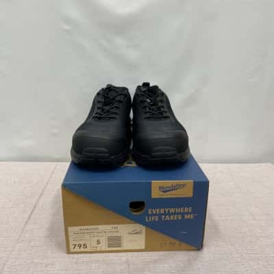 Unisex Blundstone 795 Safety Jogger  Men’s Size 5 Women’s Size 8