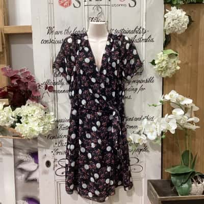 Marcs Brand! BNWT RRP $299.00! 100% SILK!! BNWT FLORAL SPOTTED SILK WRAP STYLE SHORT SLEEVED DRESS! Womens  Size 14 Floral Dress / Midi Dress / Short Sleeve Dress  / Wrap Dress Black  / Floral / Pattern 
