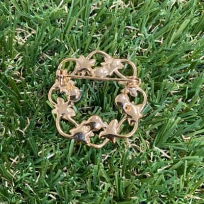  Womens Gold Tone Faux Pearl Wreath Brooch