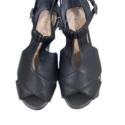 Diana Ferrari Womens  Size 6 Sandals Black  