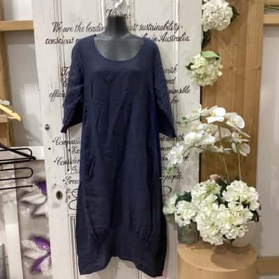 MADE IN ITALY! Womens  Size L / M Midi Dress Navy Blue! MADE IN ITALY WITH 100% LINEN! BEAUTIFUL 3/4 SLEEVE MIDI DRESS! GREAT FOR DRESSING UP OR DOWN! HAS FUNCTIONAL POCKETS AND BUTTON UP SLEEVES TO MAKE SHORTER! 