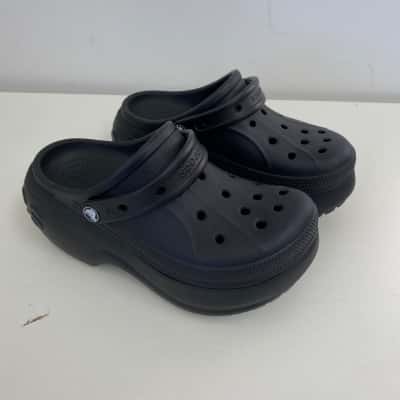 Crocs Black Classic Crush Clog Sandals  Size 7 
