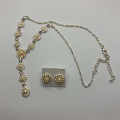  Women's Faux Pearl and Diamante Earrings / Necklace Set