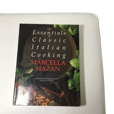 MARCELLA HAZAN - The Essentials of Classic Italian Cooking
