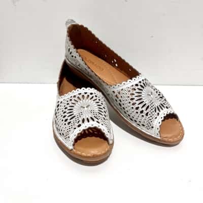 Colorado Womens  Size 41 Loafers White 