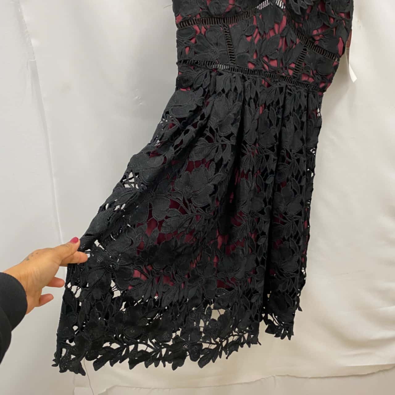Romeo + Juliet Couture Women's Dress Size M Cocktail Dress Black / Maroon  RRP$410 Outlet Price $205(s) - New With Tags | Salvos Stores