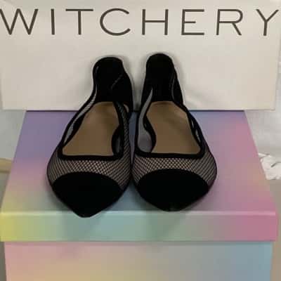 Witchery Womens  Size 38 Black Shoes